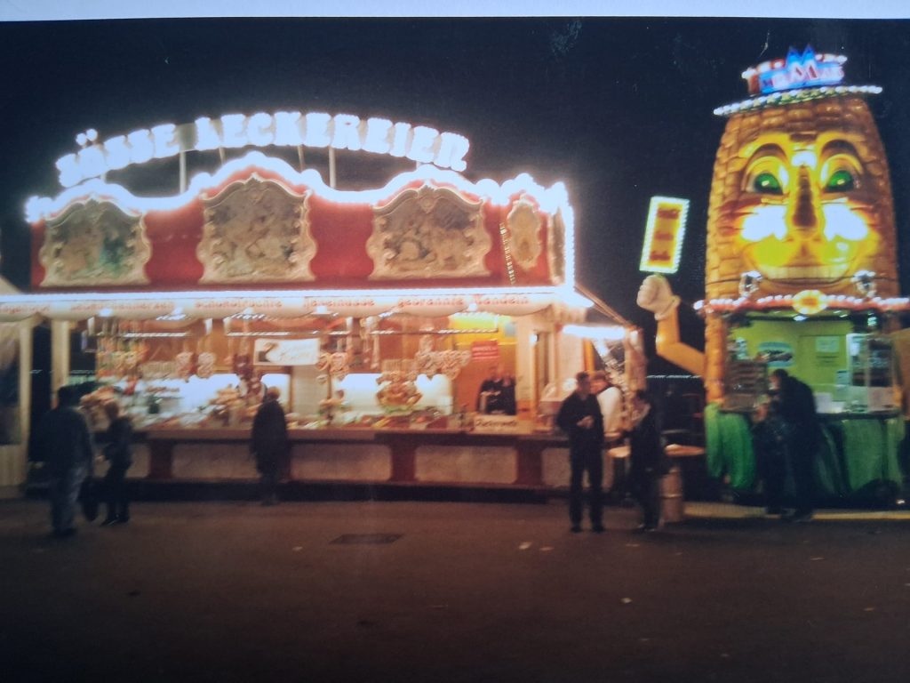 Lebensmittelstände auf Jahrmarkt